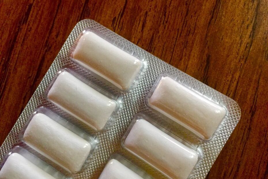 Chewing gum can be great for your teeth and gums, but sometimes it's best to avoid it.