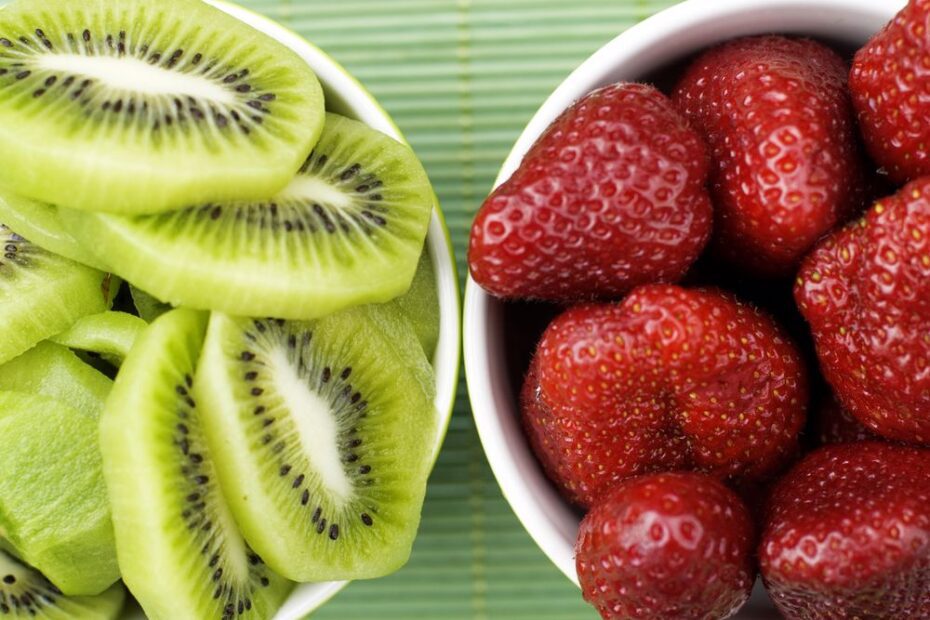 Kiwis and strawberries are delicious and help to neutralise the odours that cause bad breath.